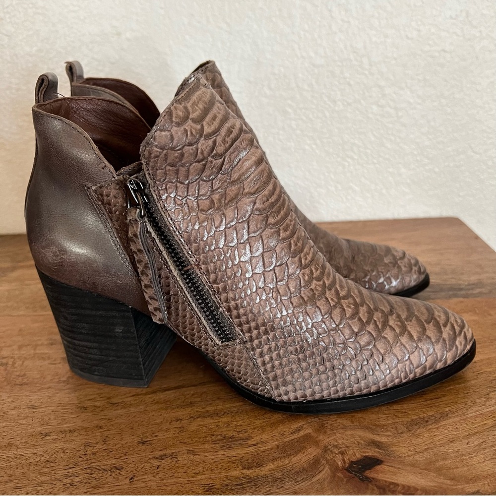 Donald J Pilner Edyn Silver Brown Heeled Ankle Boots. size 7 M